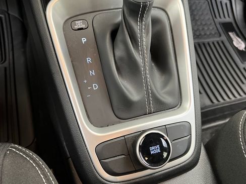 Used 2025 Hyundai Venue SEL FWD image 43