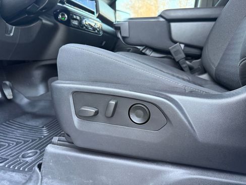 Used 2023 GMC Sierra 1500 SLE image 29