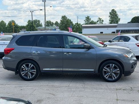 Used 2019 Nissan Pathfinder Platinum FWD image 4