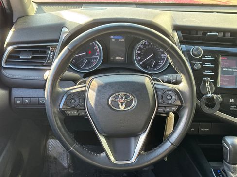 Used 2020 Toyota Camry SE image 16