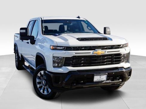Used 2025 Chevrolet Silverado 2500 Custom w/ Custom Value Package AWD/4WD image 2