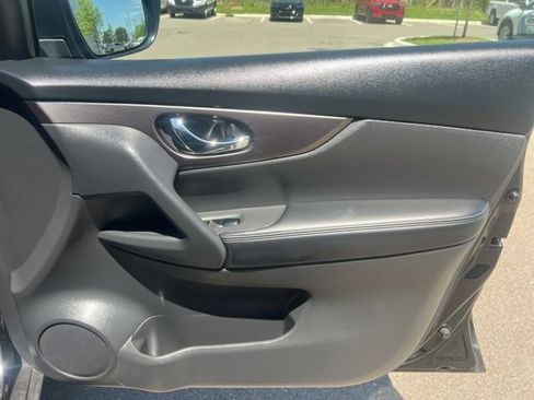 Used 2016 Nissan Rogue SV AWD/4WD image 9