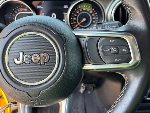 Used 2019 Jeep Wrangler Unlimited Sahara w/ Uconnect 4C Nav & Sound Group AWD/4WD image 11