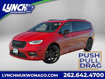 Used 2025 Chrysler Pacifica Limited w/ Trailer Tow Group