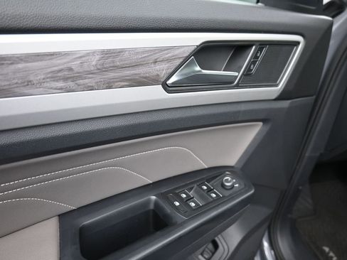 Used 2021 Volkswagen Atlas Cross Sport SE image 9