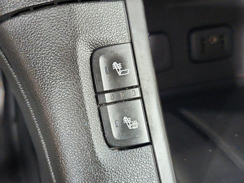 Used 2018 GMC Acadia SLE FWD image 31