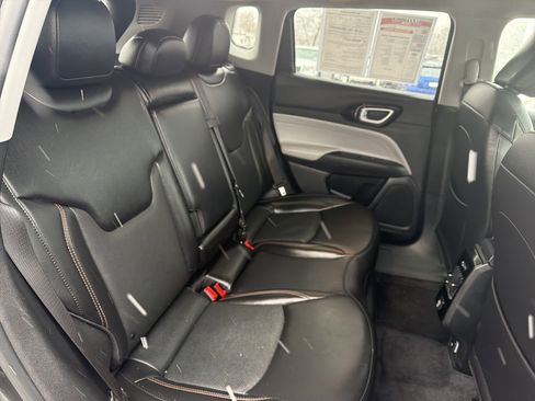 Used 2022 Jeep Compass Limited image 15