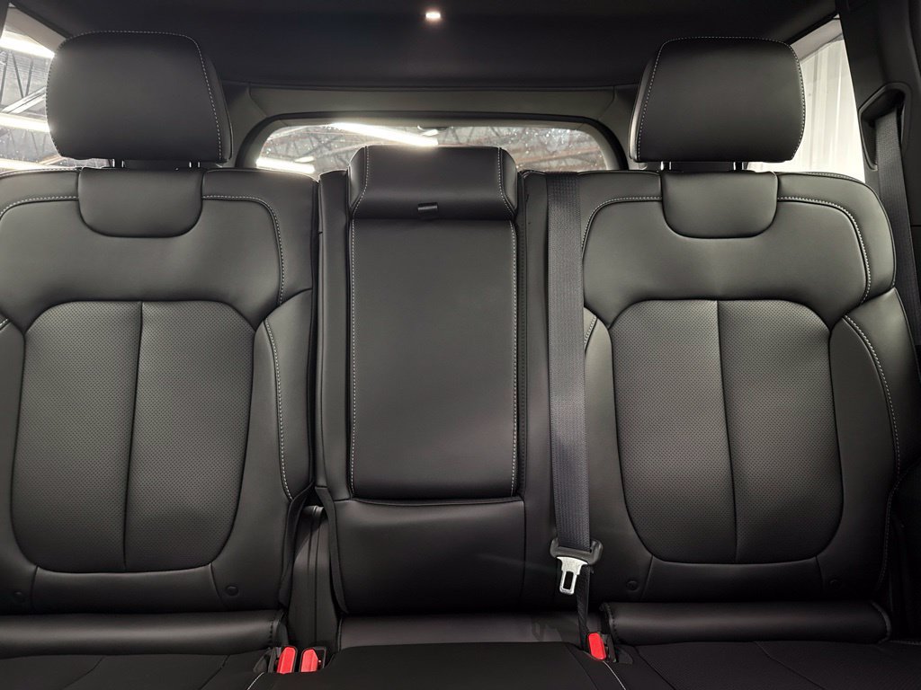New 2026 Jeep Grand Cherokee Limited w/ Luxury Tech Group II AWD/4WD image 19