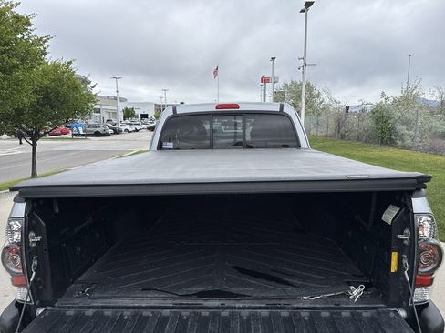Used 2015 Toyota Tacoma 4x4 Access Cab w/ Convenience Package image 24