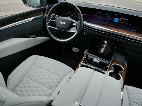 New 2026 Cadillac Escalade Platinum Sport w/ LPO, ONYX Package image 7