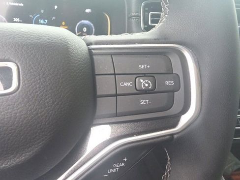 Used 2023 Jeep Wagoneer 4WD w/ Premium Group I image 10