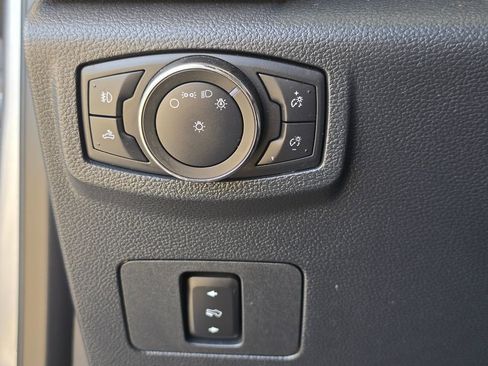 Used 2022 Ford F250 Lariat w/ Black Appearance Package image 29