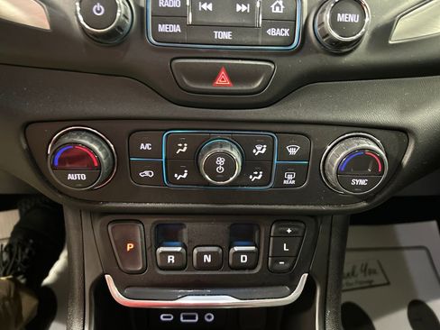 Used 2018 GMC Terrain SLE w/ Driver Convenience Package image 17