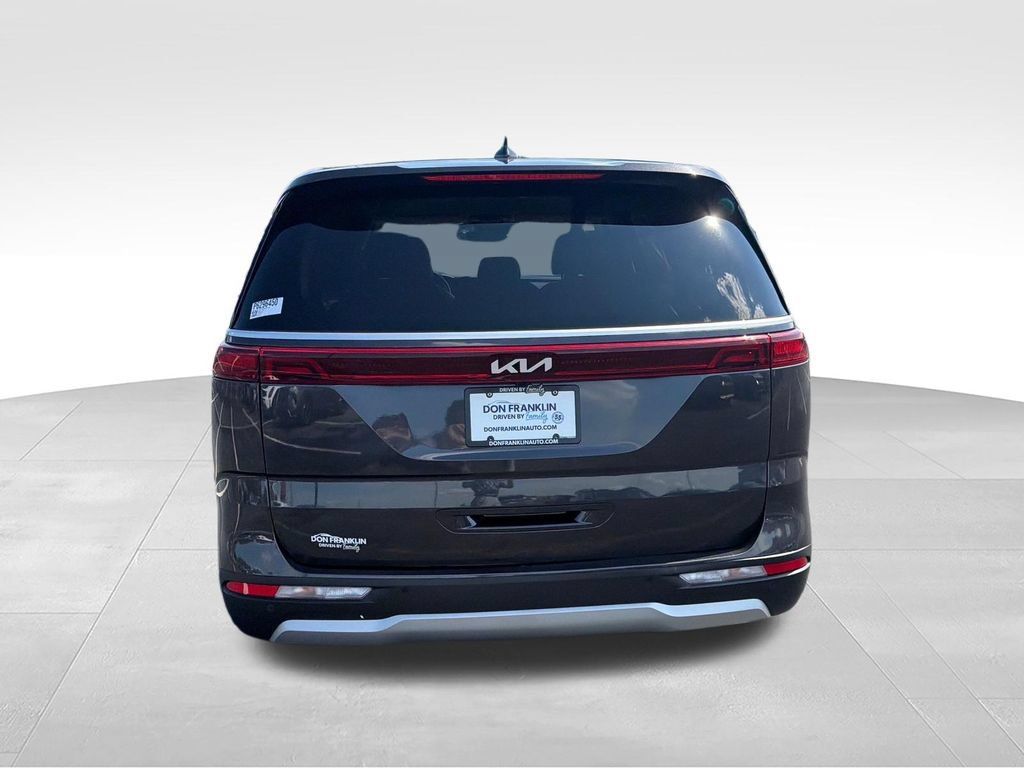 Used 2023 Kia Carnival EX FWD image 5