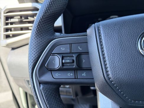 Used 2025 Toyota Tundra Limited AWD/4WD image 38