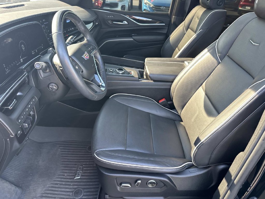 Used 2023 Cadillac Escalade Sport w/ LPO, ONYX Package AWD/4WD image 21