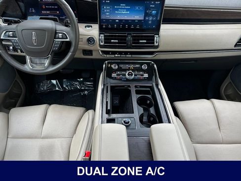 Used 2024 Lincoln Navigator L Reserve AWD/4WD image 17