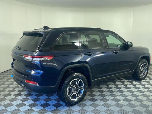 Used 2023 Jeep Grand Cherokee Trailhawk w/ Advanced Protech Group II AWD/4WD image 6