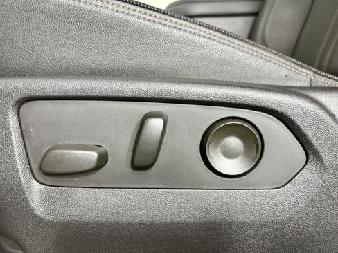 Used 2022 Chevrolet Silverado 1500 High Country w/ Technology Package image 9