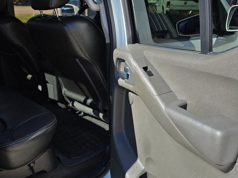 Used 2015 Nissan Frontier PRO-4X w/ Pro-4x Luxury Package image 18