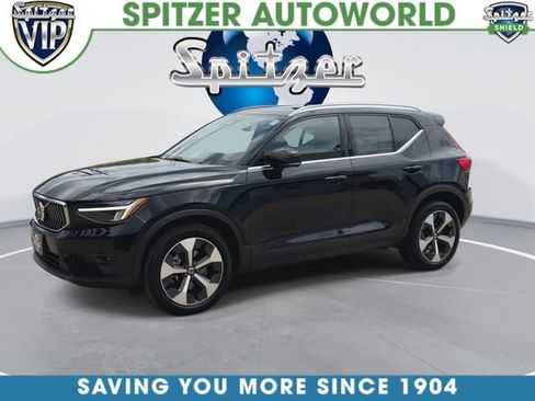 Used 2025 Volvo XC40 B5 Plus AWD/4WD image 5