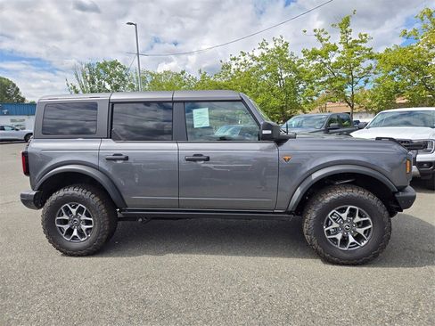 New 2025 Ford Bronco Badlands image 4