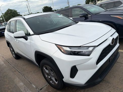 Used 2025 Toyota RAV4 XLE FWD image 6