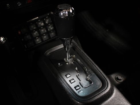 Used 2015 Jeep Wrangler Unlimited Sahara image 17