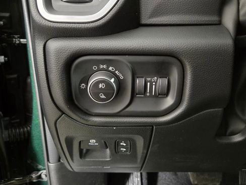 New 2026 RAM 1500 4x4 Crew Cab image 15