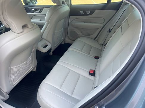 Used 2021 Volvo S60 T5 Momentum FWD image 17