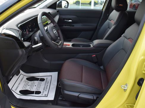 New 2026 Nissan Kicks SR w/ SR Premium Package FWD image 27