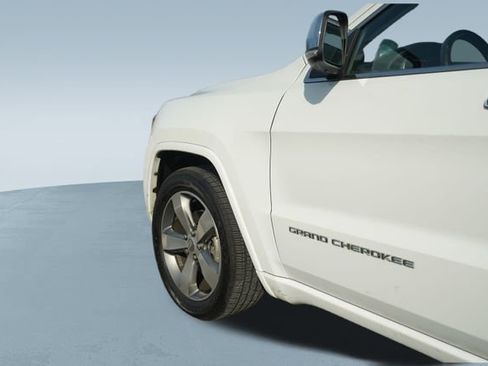 Used 2015 Jeep Grand Cherokee Overland w/ Trailer Tow Group IV image 37