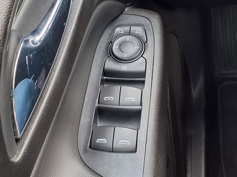 Used 2018 Chevrolet Equinox LT image 23