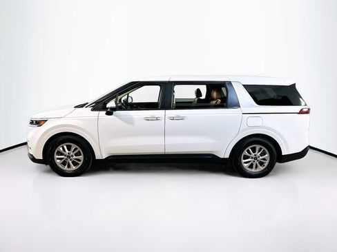 Used 2023 Kia Carnival LX image 5