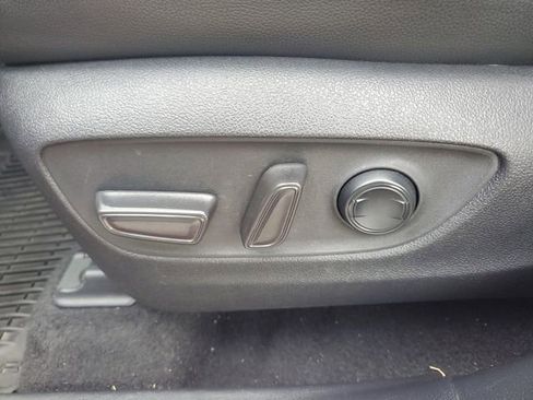 Used 2021 Toyota Highlander XLE image 18