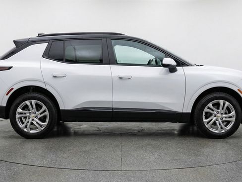 Used 2025 Chevrolet Equinox LT FWD image 11