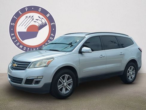 Used 2015 Chevrolet Traverse LT FWD image 2