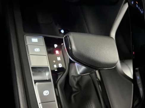 Used 2025 Hyundai Elantra Limited image 16