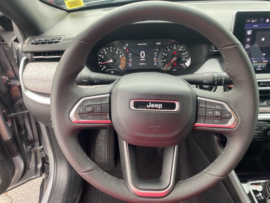 Used 2023 Jeep Compass Latitude w/ Convenience Group AWD/4WD image 10