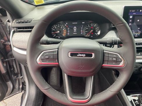 Used 2023 Jeep Compass Latitude w/ Convenience Group AWD/4WD image 10