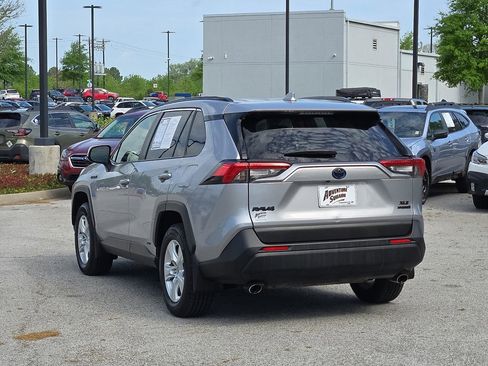 Used 2021 Toyota RAV4 XLE w/ Convenience Package image 5