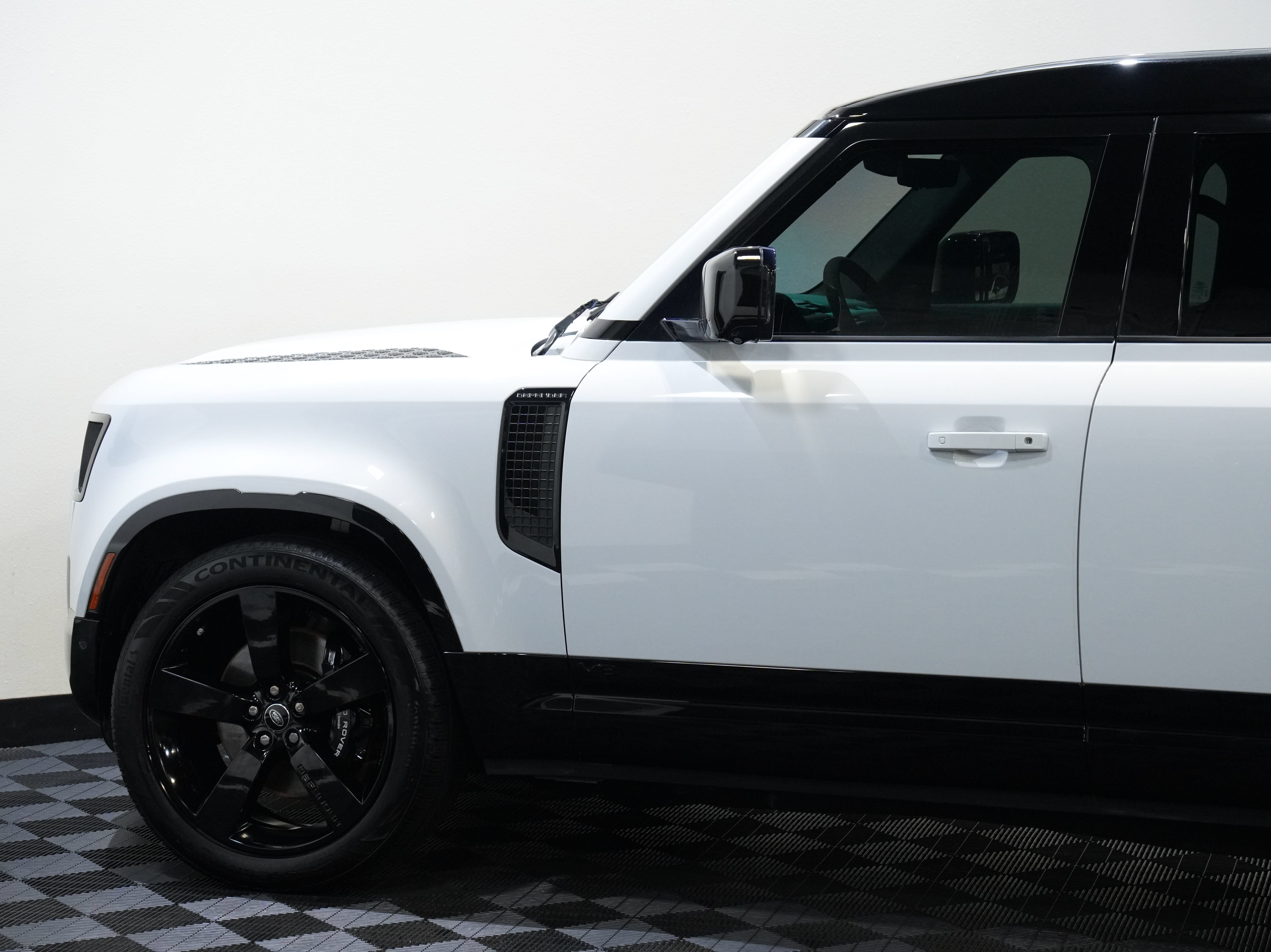 Used 2022 Land Rover Defender 110 V8 AWD/4WD image 18