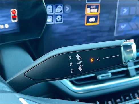 Used 2025 Chevrolet Equinox EV LT w/ Convenience Package image 16