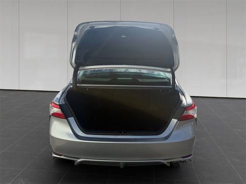 Used 2020 Toyota Camry SE image 19