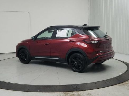 Used 2023 Nissan Kicks SR w/ SR Premium Package FWD image 5