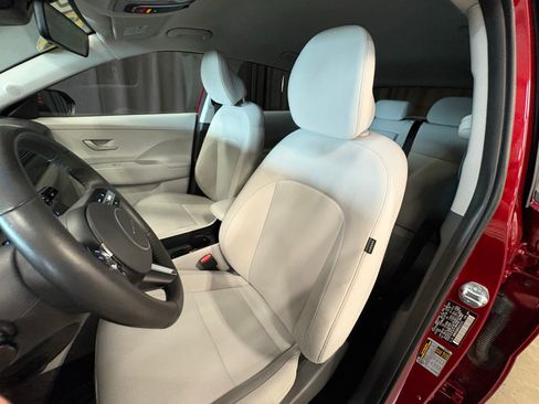 Used 2025 Hyundai Kona SEL FWD image 5