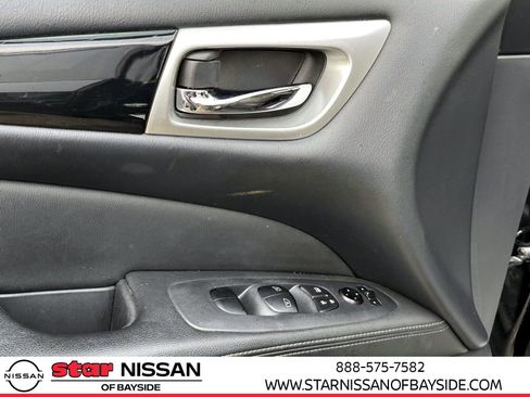 Used 2019 Nissan Pathfinder SV image 13
