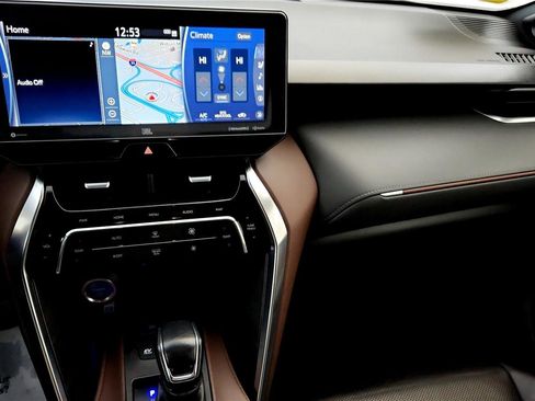 Used 2021 Toyota Venza Limited image 29