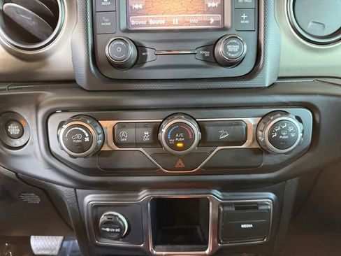 Used 2018 Jeep Wrangler Unlimited Sport image 8