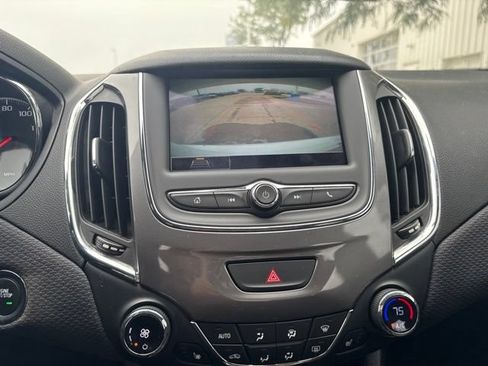 Used 2019 Chevrolet Cruze LT w/ Convenience Package FWD image 14
